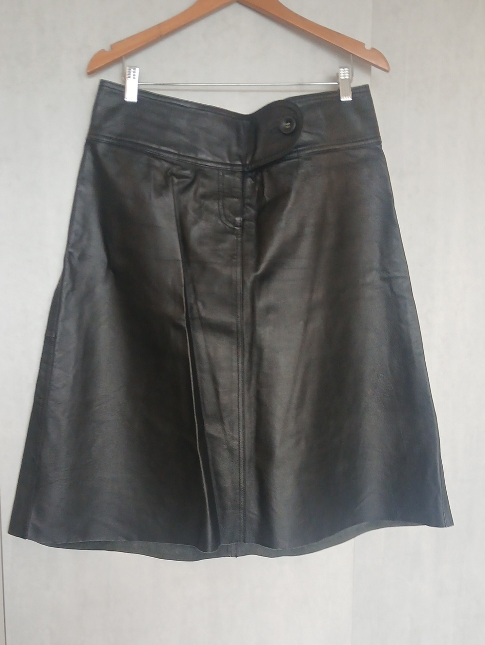 H&M Black A-Line Faux Leather Skirt